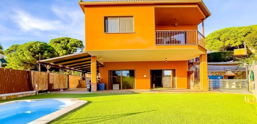 Coastal Luxury in Los Pinares